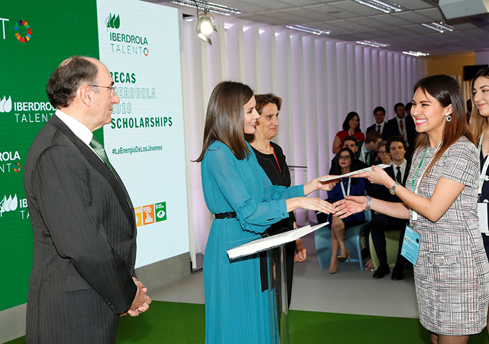 foto noticia Recta final de las ayudas de Iberdrola a jóvenes investigadores en la energía del futuro.